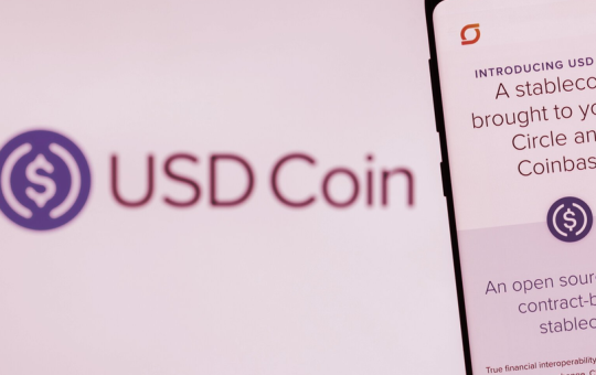 Coinbase, Binance Suspend USDC Conversions as Dollar Peg Wobbles