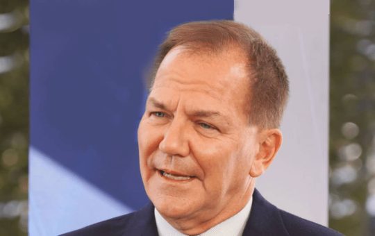 Billionaire Investor Paul Tudor Jones Backs Bitcoin Amid Geopolitical Tensions, Dire US Economy